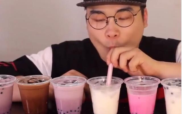 大胃王喝珍珠奶茶神版缩略图