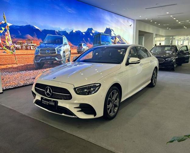 奔驰E300L白色