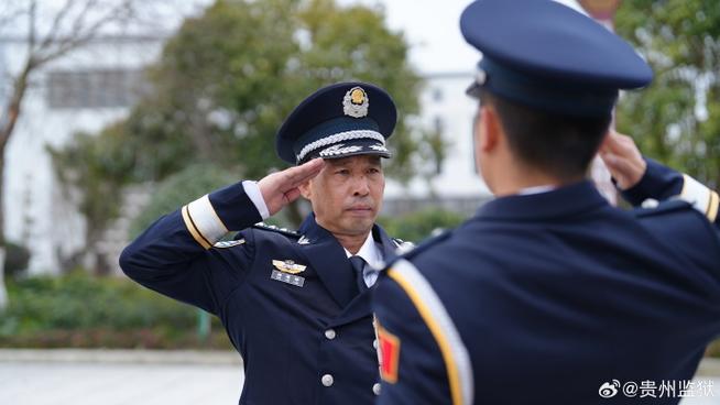 美狱警SLG游戏