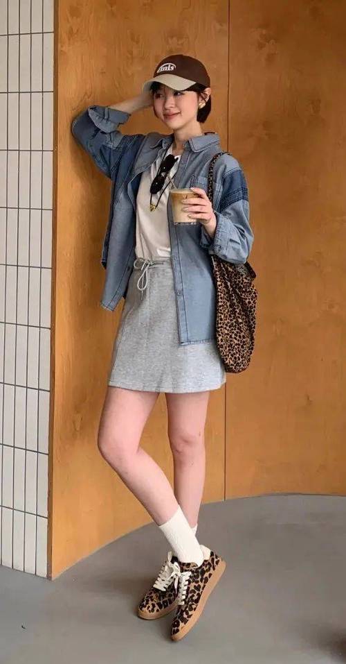 薄外套里面配什么衣服好看