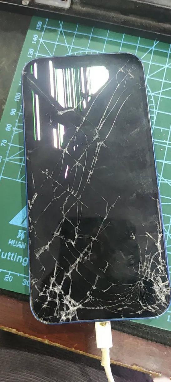 屏幕摔黑了一小块