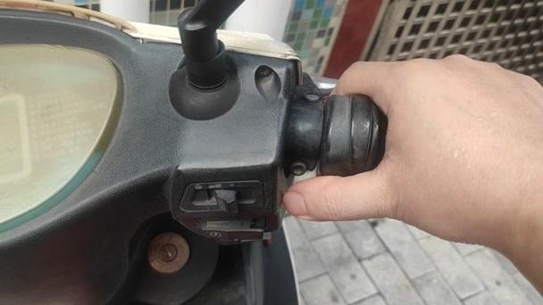 电动车油门加到底速度慢