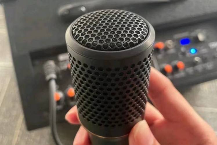 麦克风声音很闷不清晰