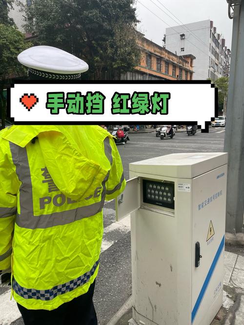 联想小新开机键亮红灯