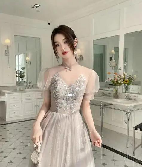 冬天伴娘服可以穿外套嘛