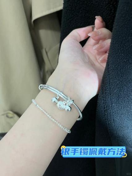 银手镯戴哪只手好