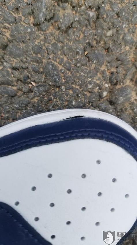 鞋子开胶能退吗