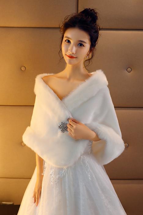 伴娘服外面穿什么外套