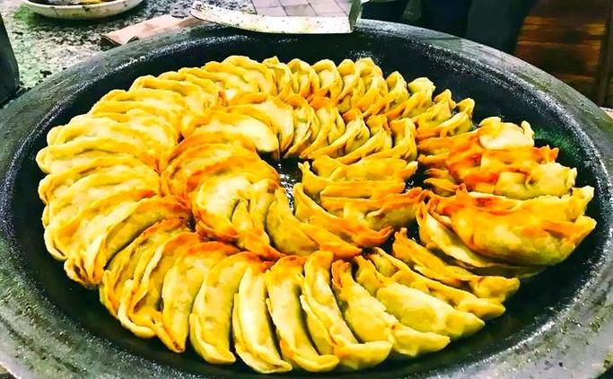 锅贴的历史背景全人物解锁游戏截图